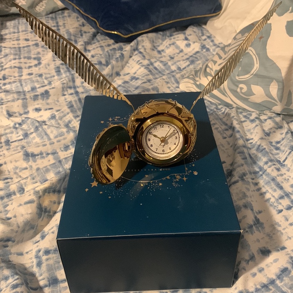 Harry Potter golden snitch clock